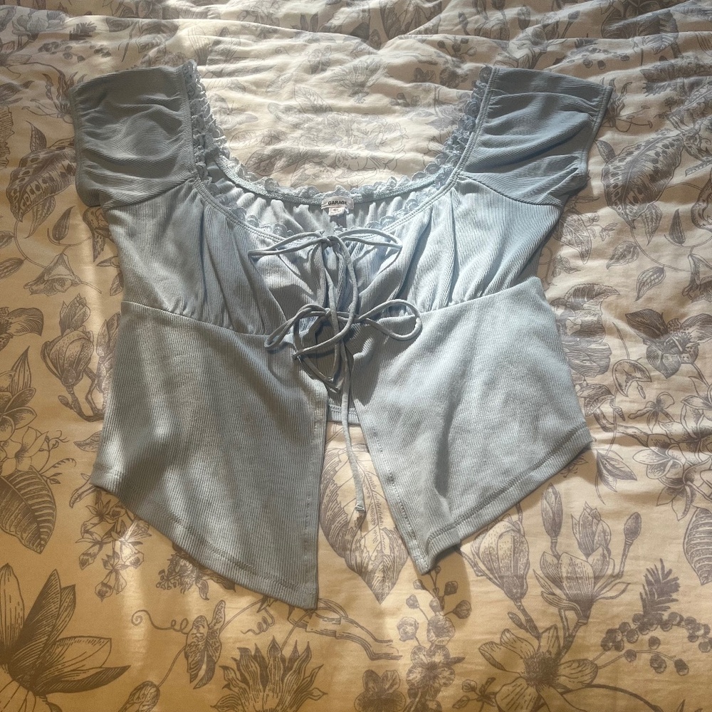 Size L front tie crop top